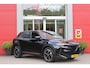 Alfa Romeo Junior ELETTRICA SPECIALE 156PK 54 kWh | TECHNOLOGIE PAKKET (O.A. FULL LED ADAPTIVE MATRIX KOPLAMPEN/DODEHOEK DETECTIE/DRAADLOZE TELEFOONLADER/ACHTERUITRIJ CAMERA/PARKEERSENSOREN VOOR, ACHTER,ZIJKANT) | DRAADLOZE APPLE CARPLAY/ANDROID AUTO | CLIMATE CONTROL | ELEKTRISCH BEDIENBARE ACHTERKLEP | STOEL VERWARMING | ELEKTRISCH BEDIENBARE VOORSTOEL MET MASAGEFUNCTIE | VERKEERSBORDEN HERKENNING | ADAPTIVE CRUISE CONTROL | KEYLESS ENTRY/START |