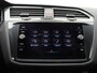Volkswagen Tiguan 2.0 TSI 4Motion R-Line 190PK DSG Trekhaak, Black Style, Achteruitrijcamera, Side Assist, 19" LM velgen, Adaptieve Cruise Control, Stoelverwarming, Navi