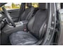 Mercedes-Benz C-klasse 200 Launch Edition AMG Line, Origineel NL, Panoramadak, Trekhaak, Stoelverwarming, Carplay, Sfeerverlichting, Camera.