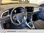 Volkswagen T-Roc 1.0 TSI Life- 3d virtual cockpit-Lane + Front assist-Carplay spotify-Navigatie-Stoelverwarming-Park hulp.