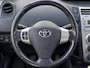 Toyota Yaris 1.3 VVTi Sol Airco MF Stuurwiel Lichtmetalen Velgen 5-DRS Stuurbekrachtiging APK 02-2027 nette auto!