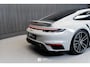 Porsche 992 911 3.8 Turbo S (2023, NL) 33.375km, lift vooras, natuurleder (930-stijl), sportuitlaat, schuifdak
