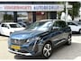 Peugeot 3008 1.6 HYbrid 225 Allure Benzine & Elektrisch Hybride * Open Schuifdak * Stoelverwarming * Dodehoek Bewaking * Keyless Entry & Start * Navigatie * Climate & Cruise Control * Wallbox Stekker * Vingerhoets; Vierde Generatie Eersteklas Service. Al meer dan 100 jaar een begrip in de Brabantse Kempen.