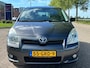 Toyota Verso 1.8 VVT-i Luna 7 Pers. Automaat ECC Audio-CD/MP3 Cruise PDC ABS ESP LMV 16" EBD Trekhaak Dealeronderhoud Nieuwe Apk!
