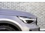 Volvo XC40 2.0 B4 Plus Dark | Trekhaak | Harman Kardon Audio | Achteruitrijcamera | Parkeersensoren | Keyless Entry | Elektrische Achterklep | Elektrisch Verstelbare Voorstoelen | Stoelverwarming | Google Navigatie | Apple Carplay | Android Auto