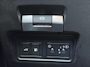 Land Rover Range Rover Evoque 1.5 P300e PHEV AWD R Dynamic / Origineel NL Auto / Dealer Onderhouden / Accu SoH 91,5 % / Elektrische trekhaak 1.600 kg / Leder / Panorama schuifdak / Navigatie / Apple Carplay Android / Stoelverwarming / Camera / 20" LM wielen & All Season banden /
