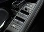 Land Rover Range Rover Evoque 1.5 P300e PHEV AWD R Dynamic / Origineel NL Auto / Dealer Onderhouden / Accu SoH 91,5 % / Elektrische trekhaak 1.600 kg / Leder / Panorama schuifdak / Navigatie / Apple Carplay Android / Stoelverwarming / Camera / 20" LM wielen & All Season banden /