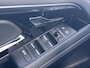 Land Rover Range Rover Evoque 1.5 P300e PHEV AWD R Dynamic / Origineel NL Auto / Dealer Onderhouden / Accu SoH 91,5 % / Elektrische trekhaak 1.600 kg / Leder / Panorama schuifdak / Navigatie / Apple Carplay Android / Stoelverwarming / Camera / 20" LM wielen & All Season banden /