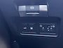 Land Rover Range Rover Evoque 1.5 P300e PHEV AWD R Dynamic / Origineel NL Auto / Dealer Onderhouden / Accu SoH 91,5 % / Elektrische trekhaak 1.600 kg / Leder / Panorama schuifdak / Navigatie / Apple Carplay Android / Stoelverwarming / Camera / 20" LM wielen & All Season banden /