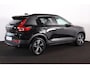 Volvo XC40 B4 Plus Dark - IntelliSafe Assist & Surround - Harman/Kardon audio - Parkeercamera achter - Verwarmde voorstoelen & stuur - Parkeersensoren voor & achter - Elektr. bedienb. voorstoelen met geheugen links - Draadloze tel. lader - Extra getint glas - Inklapbare trekhaak - 18' LMV