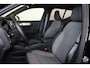 Volvo XC40 B4 Plus Dark - IntelliSafe Assist & Surround - Harman/Kardon audio - Parkeercamera achter - Verwarmde voorstoelen & stuur - Parkeersensoren voor & achter - Elektr. bedienb. voorstoelen met geheugen links - Draadloze tel. lader - Extra getint glas - Inklapbare trekhaak - 18' LMV