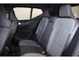 Volvo XC40 B4 Plus Dark - IntelliSafe Assist & Surround - Harman/Kardon audio - Parkeercamera achter - Verwarmde voorstoelen & stuur - Parkeersensoren voor & achter - Elektr. bedienb. voorstoelen met geheugen links - Draadloze tel. lader - Extra getint glas - Inklapbare trekhaak - 18' LMV