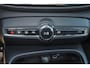 Volvo XC40 B4 Plus Dark - IntelliSafe Assist & Surround - Harman/Kardon audio - Parkeercamera achter - Verwarmde voorstoelen & stuur - Parkeersensoren voor & achter - Elektr. bedienb. voorstoelen met geheugen links - Draadloze tel. lader - Extra getint glas - Inklapbare trekhaak - 18' LMV