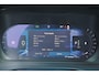 Volvo XC40 B4 Plus Dark - IntelliSafe Assist & Surround - Harman/Kardon audio - Parkeercamera achter - Verwarmde voorstoelen & stuur - Parkeersensoren voor & achter - Elektr. bedienb. voorstoelen met geheugen links - Draadloze tel. lader - Extra getint glas - Inklapbare trekhaak - 18' LMV