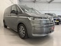 Volkswagen Multivan 1.4 eHybrid Energetic 7p. PANO/LEER+MASSAGE/ADAPTIVE-ONDERSTEL/H&K/HEAD-UP/KEYLESS/EL.SCHUIFDEUREN/SFEER/ACC/CAMERA/PRIVACY/EL.A.KLEP/INDIUMGRAU METALLIC/VOLLEDIG VW DEALER HISTORIE