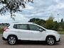 Peugeot 2008 1.2 VTi Allure ECC Audio-CD/Navi LMV 16" Sportstoelen ESP LED Cruise Leder/Stof PDC Trekhaak Dealeronderhoud Nw Apk!