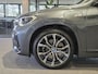 BMW X1 xDrive25e High Executive M-Sport | Panorama | 19" | HUD | Trekhaak | Camera | Stoelverwarming