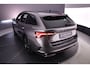Skoda Octavia Combi RS Business 245pk DSG Automaat, Trekhaak, Cruise control, Achteruitrijcamera, Stoelverwarming, Parkeersensoren, Matrix LED koplampen, Navigatie, App-connect