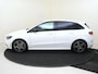 Mercedes-Benz B-klasse 180 Business Solution AMG Parkeercamera / Nightpakket / Sfeerverlichting / Stoelverwarming /