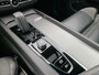 Volvo XC60 T6 AWD 350PK Plug-in hybrid R-Design | Longe Range | Luchtvering | Trekhaak | HUD | BLIS | Pano | H&K |