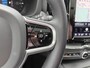 Volvo XC60 T6 AWD 350PK Plug-in hybrid R-Design | Longe Range | Luchtvering | Trekhaak | HUD | BLIS | Pano | H&K |
