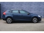 Volvo V40 Cross Country 1.5 T3 Dynamic Edition Volvo V40 Cross Country 1.5 T3 Edition | Prive Lease v.a. €630 per mnd | Keyless Entry | LED | Parkeersensoren | Stoel verwarming | High Performance audio |