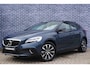 Volvo V40 Cross Country 1.5 T3 Dynamic Edition Volvo V40 Cross Country 1.5 T3 Edition | Prive Lease v.a. €630 per mnd | Keyless Entry | LED | Parkeersensoren | Stoel verwarming | High Performance audio |