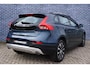 Volvo V40 Cross Country 1.5 T3 Dynamic Edition Volvo V40 Cross Country 1.5 T3 Edition | Prive Lease v.a. €630 per mnd | Keyless Entry | LED | Parkeersensoren | Stoel verwarming | High Performance audio |