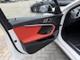 BMW 1-Serie 118i 136PK 'F1'EDITION : REDBULL-VOL LEER/LED/ APPCARPLAY/NAVI/P-CAM/CLIMA/STOEL-STUUR VERW./2XPDC/HIFI/NL AUTO/KM = NAP