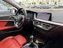 BMW 1-Serie 118i 136PK 'F1'EDITION : REDBULL-VOL LEER/LED/ APPCARPLAY/NAVI/P-CAM/CLIMA/STOEL-STUUR VERW./2XPDC/HIFI/NL AUTO/KM = NAP