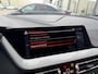 BMW 1-Serie 118i 136PK 'F1'EDITION : REDBULL-VOL LEER/LED/ APPCARPLAY/NAVI/P-CAM/CLIMA/STOEL-STUUR VERW./2XPDC/HIFI/NL AUTO/KM = NAP
