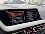 BMW 1-Serie 118i 136PK 'F1'EDITION : REDBULL-VOL LEER/LED/ APPCARPLAY/NAVI/P-CAM/CLIMA/STOEL-STUUR VERW./2XPDC/HIFI/NL AUTO/KM = NAP