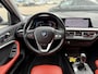BMW 1-Serie 118i 136PK 'F1'EDITION : REDBULL-VOL LEER/LED/ APPCARPLAY/NAVI/P-CAM/CLIMA/STOEL-STUUR VERW./2XPDC/HIFI/NL AUTO/KM = NAP