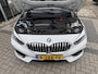 BMW 1-Serie 118i 136PK 'F1'EDITION : REDBULL-VOL LEER/LED/ APPCARPLAY/NAVI/P-CAM/CLIMA/STOEL-STUUR VERW./2XPDC/HIFI/NL AUTO/KM = NAP