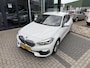 BMW 1-Serie 118i 136PK 'F1'EDITION : REDBULL-VOL LEER/LED/ APPCARPLAY/NAVI/P-CAM/CLIMA/STOEL-STUUR VERW./2XPDC/HIFI/NL AUTO/KM = NAP