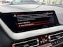 BMW 1-Serie 118i 136PK 'F1'EDITION : REDBULL-VOL LEER/LED/ APPCARPLAY/NAVI/P-CAM/CLIMA/STOEL-STUUR VERW./2XPDC/HIFI/NL AUTO/KM = NAP