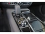 Volvo V60 T6 Recharge AWD Essential - IntelliSafe Assist - Parkeercamera achter - Verwarmde voorstoelen, stuur & achterbank - Parkeersensoren voor & achter - Extra getint glas - 18' LMV