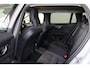 Volvo V60 T6 Recharge AWD Essential - IntelliSafe Assist - Parkeercamera achter - Verwarmde voorstoelen, stuur & achterbank - Parkeersensoren voor & achter - Extra getint glas - 18' LMV