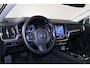 Volvo V60 T6 Recharge AWD Essential - IntelliSafe Assist - Parkeercamera achter - Verwarmde voorstoelen, stuur & achterbank - Parkeersensoren voor & achter - Extra getint glas - 18' LMV