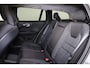 Volvo V60 T6 Recharge AWD Essential - IntelliSafe Assist - Parkeercamera achter - Verwarmde voorstoelen, stuur & achterbank - Parkeersensoren voor & achter - Extra getint glas - 18' LMV