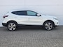 Nissan Qashqai 1.3 DIG-T Design Edition / Airco (automatisch) / Cruise control / Panoramadak / Navigatiesysteem full map /