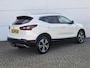 Nissan Qashqai 1.3 DIG-T Design Edition / Airco (automatisch) / Cruise control / Panoramadak / Navigatiesysteem full map /