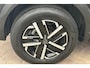 Peugeot 2008 1.2 Hybrid 136 Style LED | Carplay | Parkeersensoren Achter | Cruise | Climate | Bluetooth | Achterspoiler | Airco (automatisch) | Apple Carplay/Android Auto|telefoonintegratie premium
