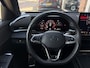 Volkswagen T-Roc 1.5 eTsi R-Line First Edition | lighting pakket | 18 inch all season | stoelverwarming | iq led & matrix verlichting |