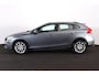 Volvo V40 Cross Country T3 Nordic+ Luxury - AUTOMAAT - Panoramadak - Parkeercamera achter - Verwarmde voorstoelen - Parkeersensoren achter - Elektr. bedienb. bestuurdersstoel met geheugen - Lederen bekleding - Navigatie - Volvo On Call - Cruise control - Standkachel - 17' LMV