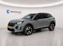 Peugeot 2008 1.2 HYBRID 145PK ALLURE AUTOMAAT / TOT 8 JAAR GARANTIE / NAVI / LEDER / CLIMA / LED / PDC / 17" LMV / KEYLESS / 360 CAMERA / CRUISECONTROL / 1E EIGENAAR / NIEUWSTAAT !!