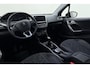 Peugeot 2008 1.2 Turbo 110pk PureTech Blue Lion | Navigatie | Trekhaak | Airco | Apple Carplay/Android Auto | Bluetooth | Cruise control | DAB+ | Dakrails | Getinte ramen
