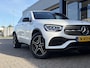 Mercedes-Benz GLC Coupe 300e 4MATIC Premium Plus / AMG-Styling / Automaat / Vol-Leder / Schuif-Kanteldak / Luchtvering / Stoelverwarming / Adaptieve Cruise-Control / 360°-Camera / Sfeerverlichting / Elektr.-Trekhaak / Elektr.-Achterklep / Apple-Carplay & Android-Auto / LED / Keyless / DAb Radio-Bluetooth / Navi / PDC V+A / 19'' LMV / ENZ.