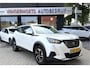 Peugeot 2008 1.2 Benzine 100 Pk. Allure * Navigatie * L.M. Velgen met Vierseizoenenbanden * Achteruitrij Camera * Vingerhoets; Vierde Generatie Eersteklas Service. Al meer dan 100 jaar een begrip in de Brabantse Kempen
