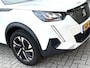 Peugeot 2008 1.2 Benzine 100 Pk. Allure * Navigatie * L.M. Velgen met Vierseizoenenbanden * Achteruitrij Camera * Vingerhoets; Vierde Generatie Eersteklas Service. Al meer dan 100 jaar een begrip in de Brabantse Kempen